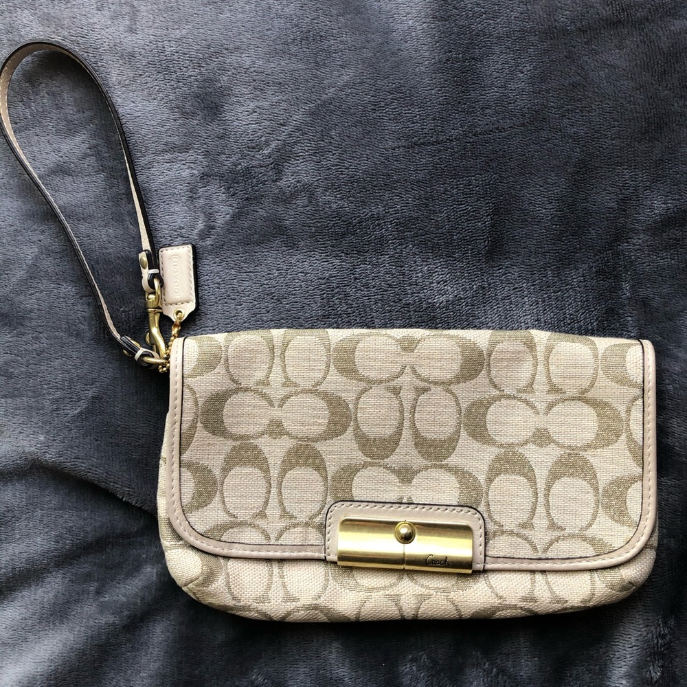 Coach Wristlet ✨ - Picture 2 of 5